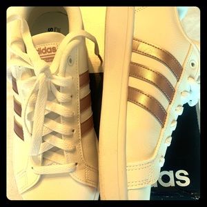 Women’s adidas cloudfoam tennis shoes